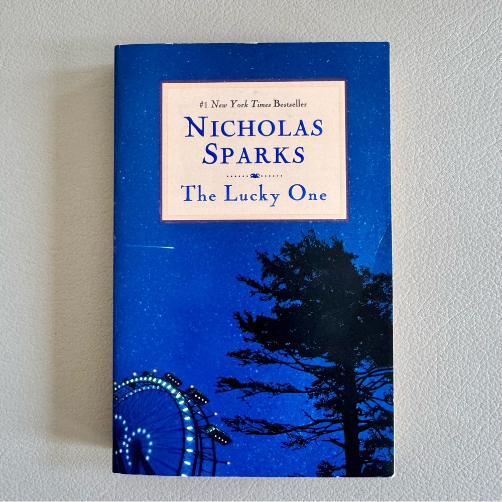 4.5 ⭐️ rated Book #1 New York Times Bestseller | The Lucky One, Nicholas Sparks